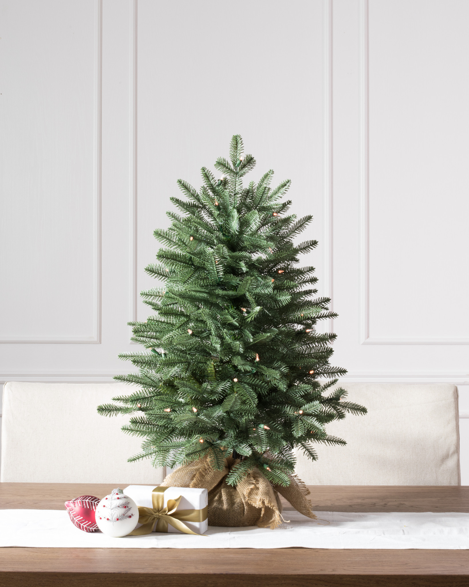 BH Balsam Fir Tabletop Tree with Burlap Base