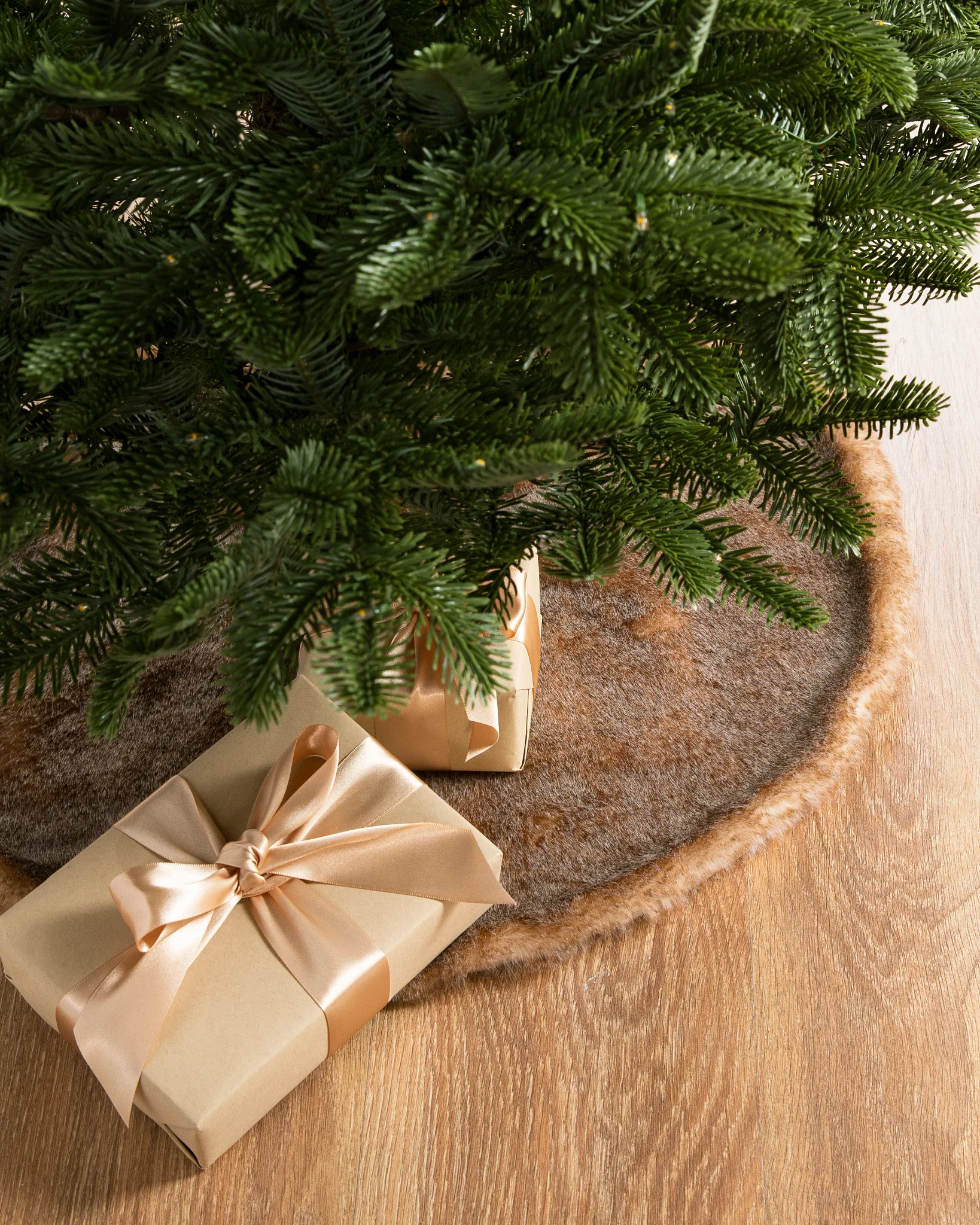 Gray Lodge Faux Fur Tree Skirt