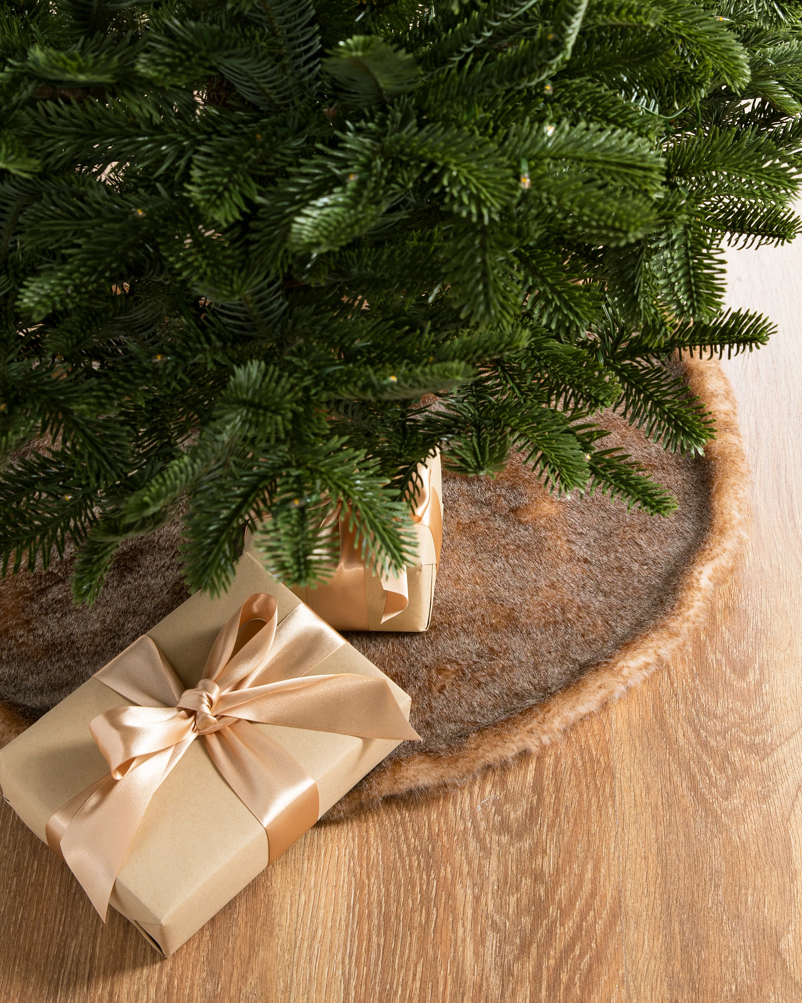 Gray Lodge Faux Fur Tree Skirt