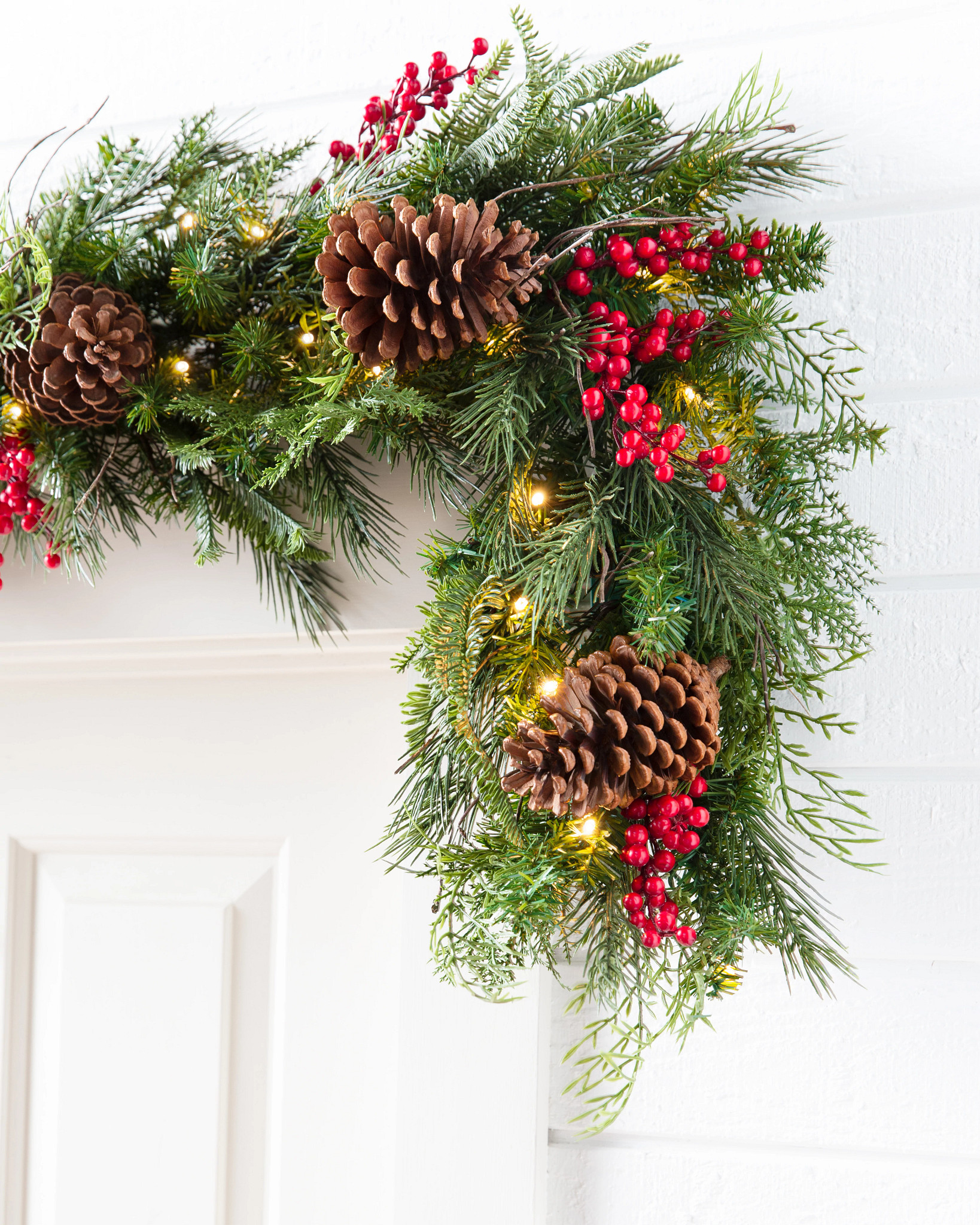 Outdoor Red Berry Pine Wreath